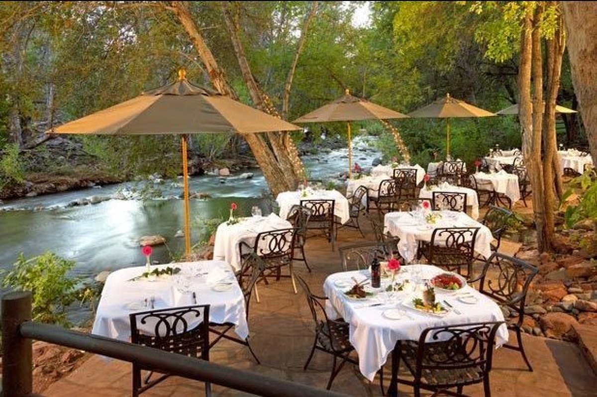 Tempat makan romantis dengan suasana nyaman di sekitar lokasi saya